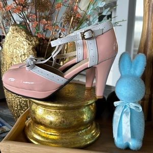 Beautiful, vintage Mary Jane pumps